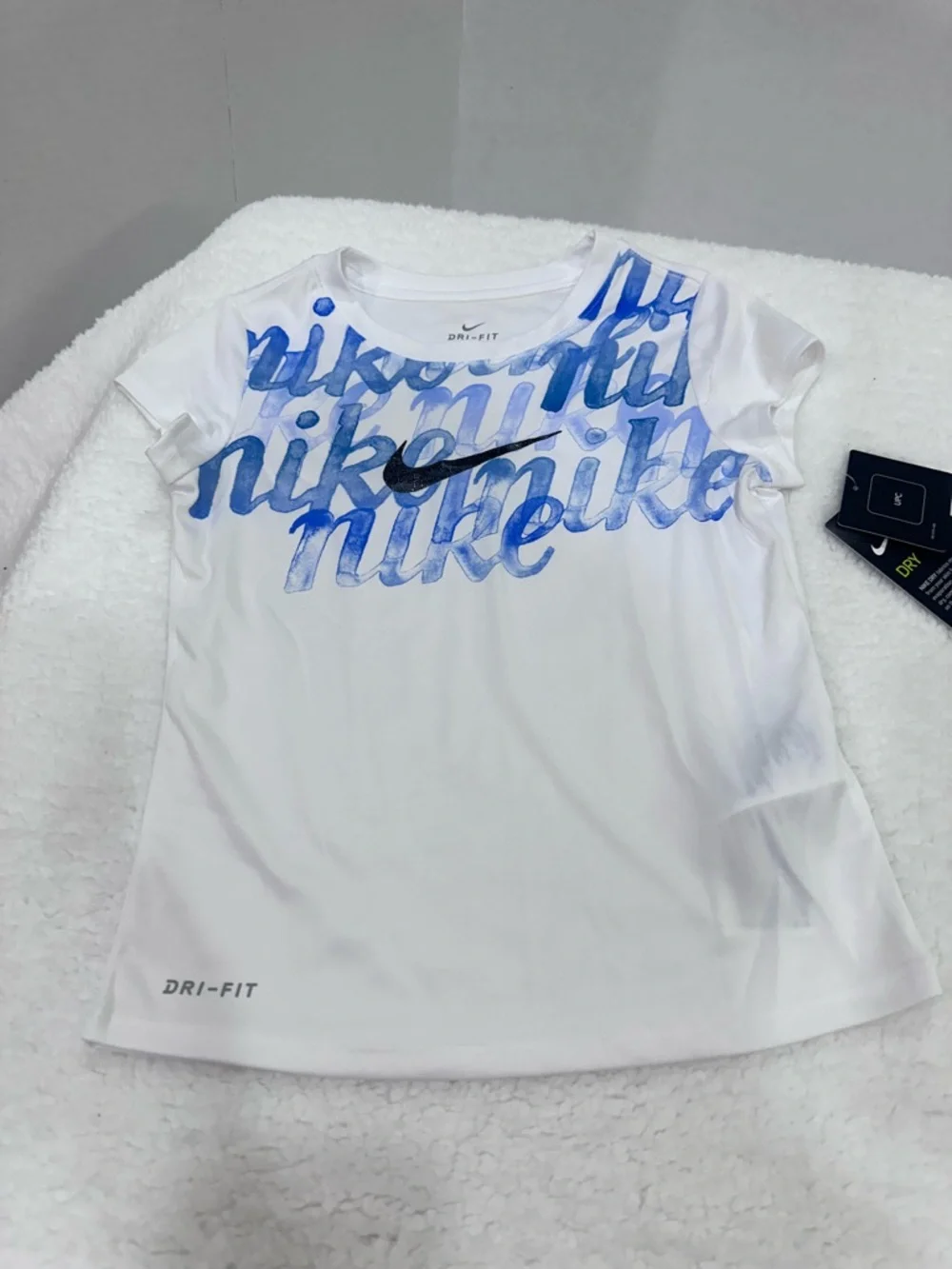 Nike White & Blue Girls' Dri-FIT Tee and Athletic Shorts Set - Picture 4 of 9